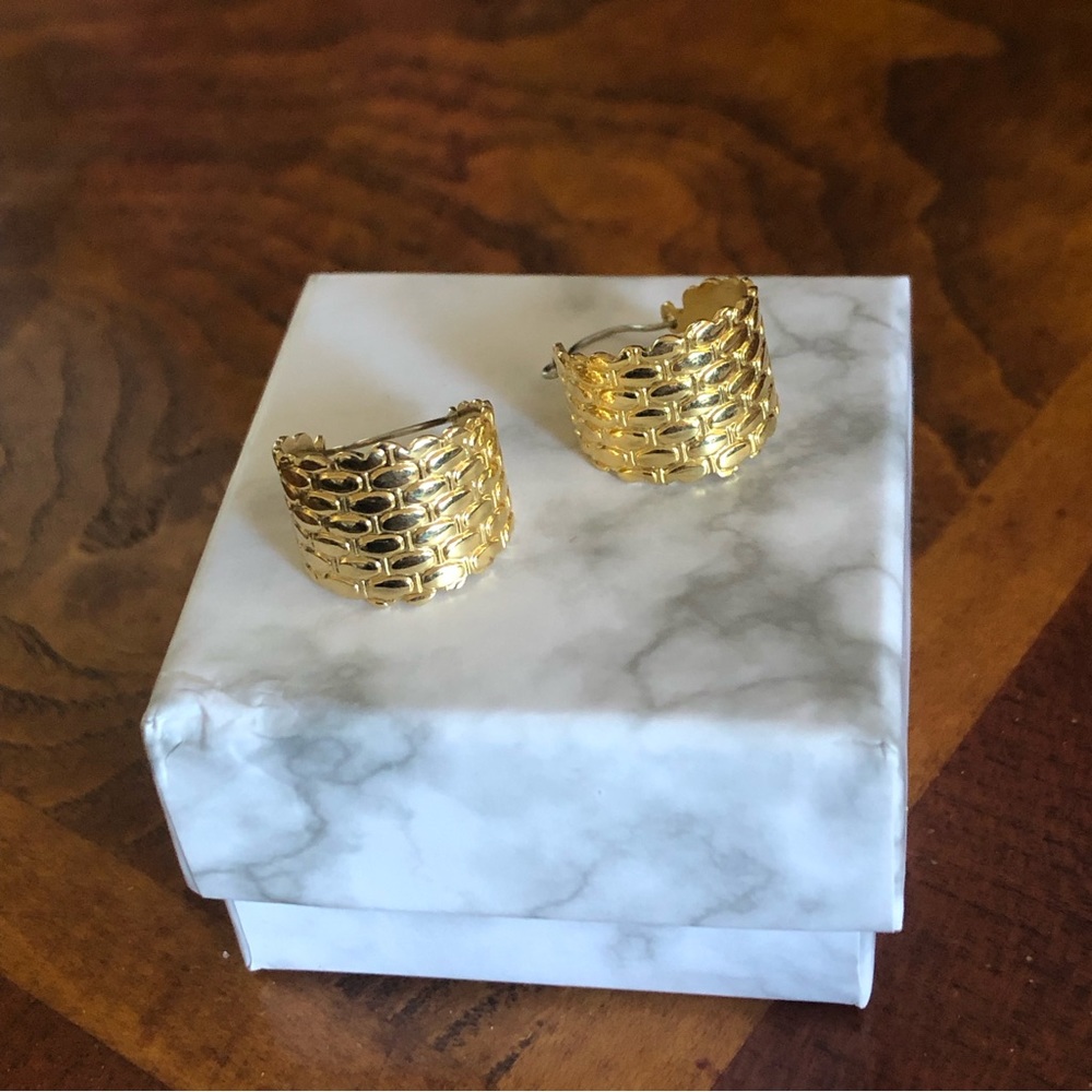 Vintage shiny gold plated basket weave small hoop earrings
